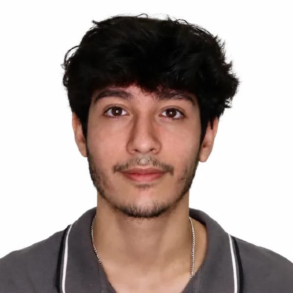 Patrik De Quevedo headshot